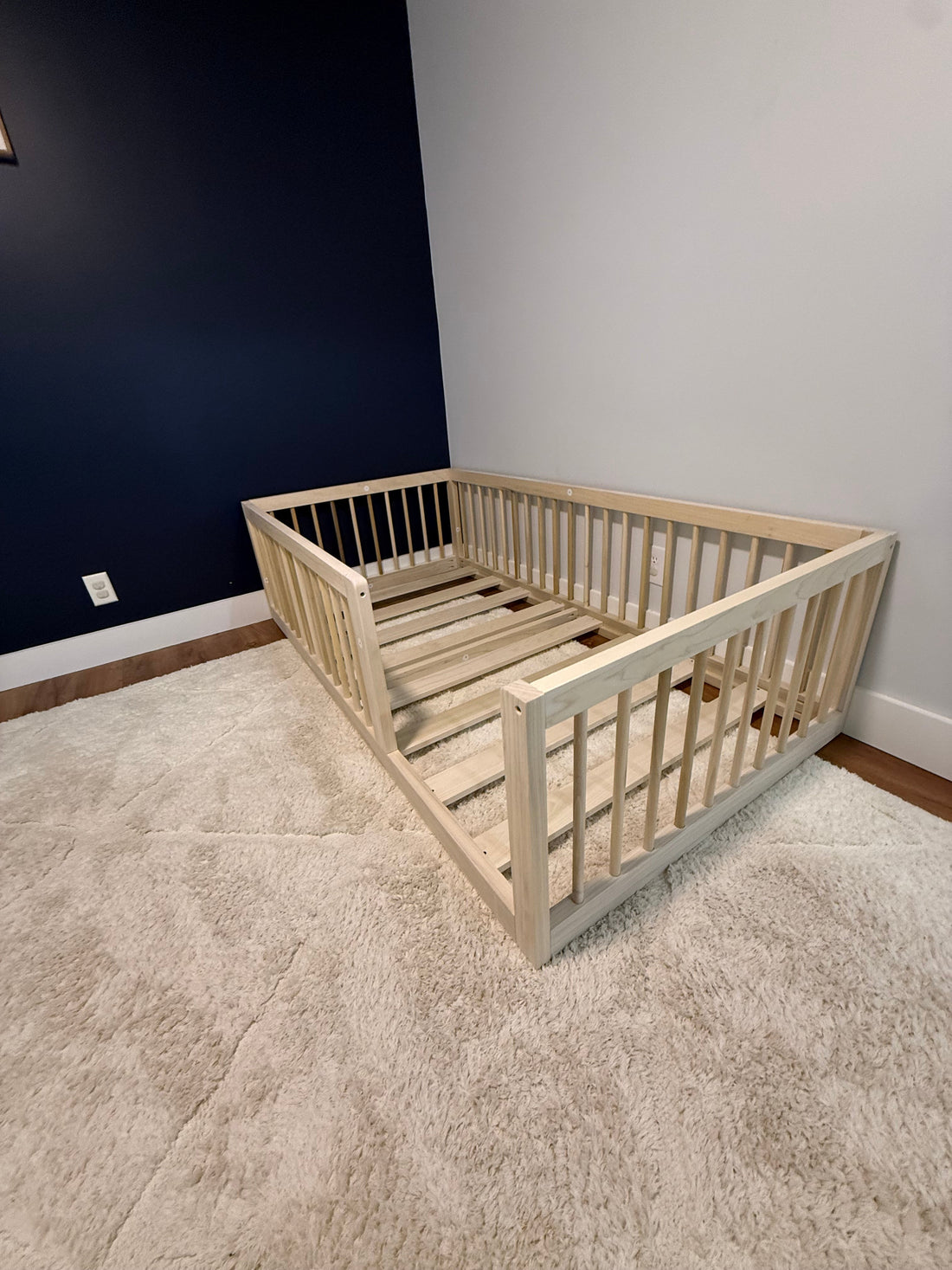 Floor bed with slats